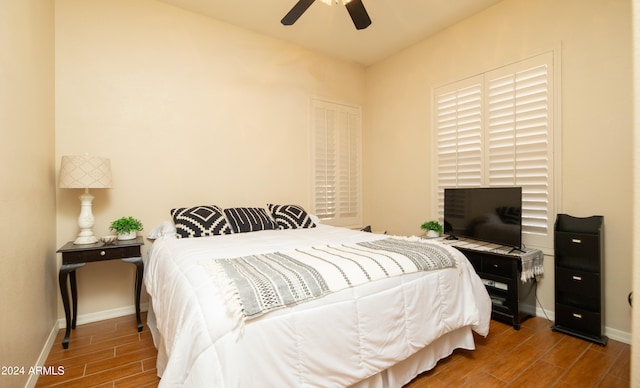 bedroom featuring ceiling fan