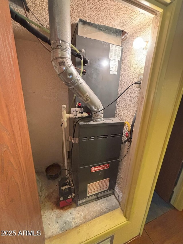 4910 E Foothills Dr, Sierra Vista, AZ 85635 - utility room featuring heating unit