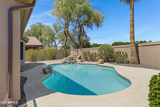 1821 S Navajo Way, Chandler, AZ 85286 - view of swimming pool with a fenced backyard and a patio area