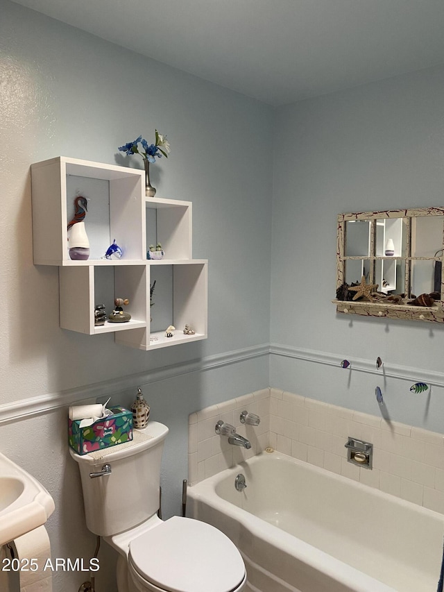 6637 E Culver St, Scottsdale, AZ 85257 - bathroom with toilet and a bath
