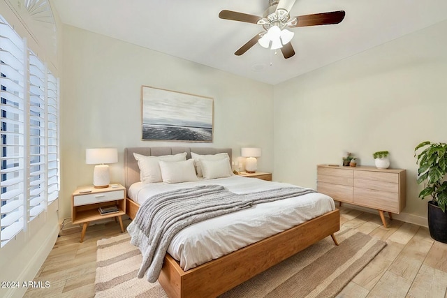 bedroom featuring ceiling fan