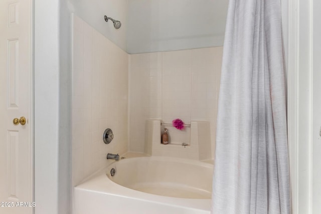 bathroom featuring shower / tub combo