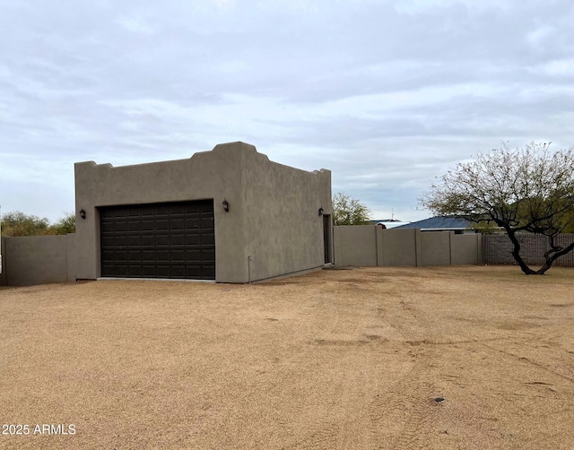 2427 W Desert Hills Estate Dr, Phoenix, AZ 85086 - garage featuring fence