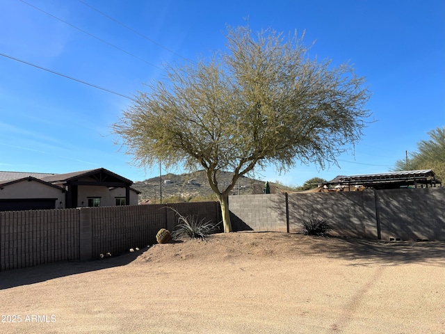 2427 W Desert Hills Estate Dr, Phoenix, AZ 85086 - view of yard with fence