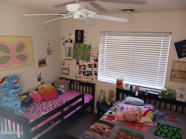 bedroom featuring ceiling fan