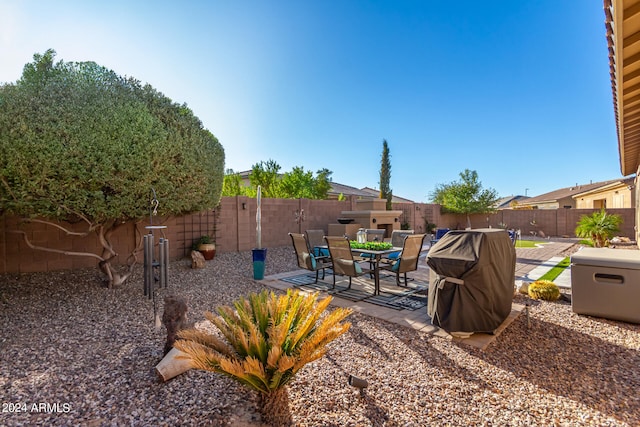 view of yard featuring a patio area