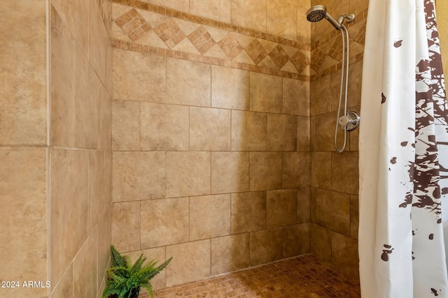 interior details with curtained shower