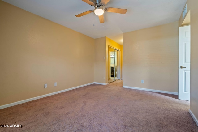 unfurnished room featuring ceiling fan and light colored carpet