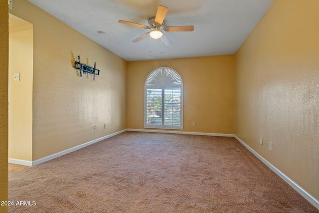 carpeted empty room featuring ceiling fan