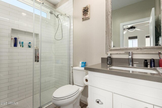 1005 E Weldon Ave, Phoenix, AZ 85014 - bathroom featuring toilet, vanity, a shower stall, and a ceiling fan