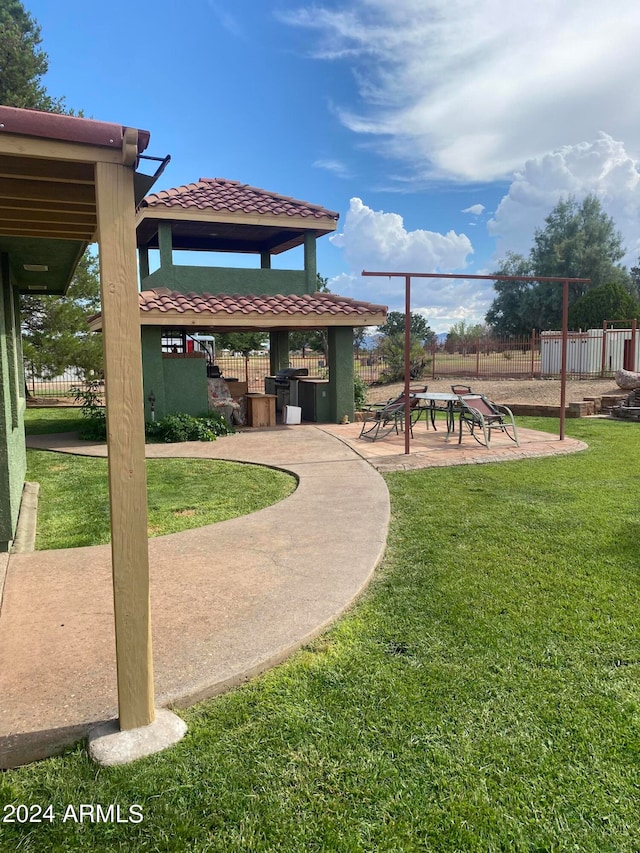 view of yard with a patio area