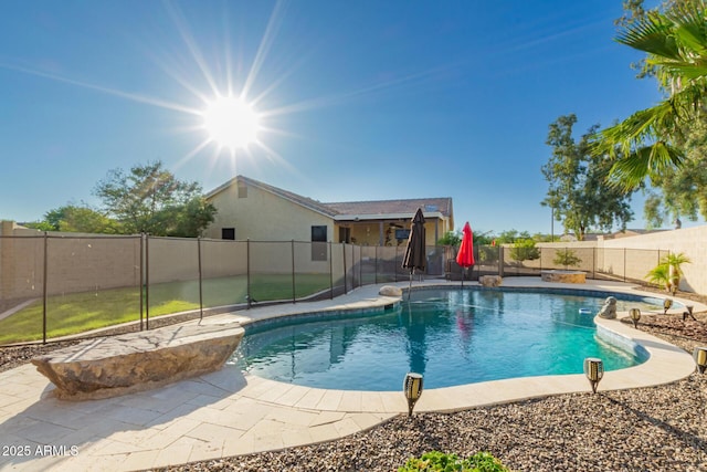 3532 W Mesquite Ave, San Tan Valley, AZ 85144 - view of swimming pool featuring a fenced backyard