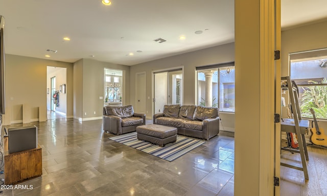 living area featuring baseboards, visible vents, and recessed lighting