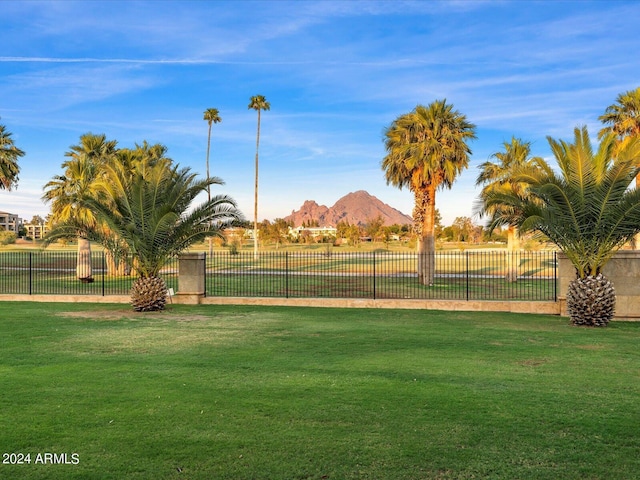 40 Biltmore Est, Phoenix, AZ 85016 - view of home's community with a mountain view, a yard, and fence