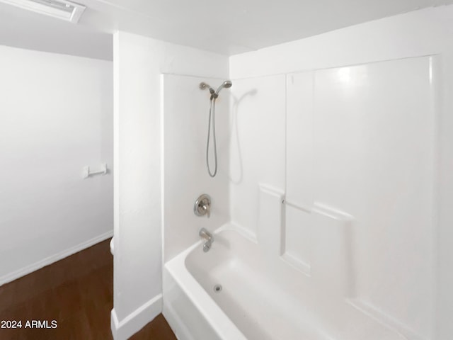 bathroom featuring shower / tub combination