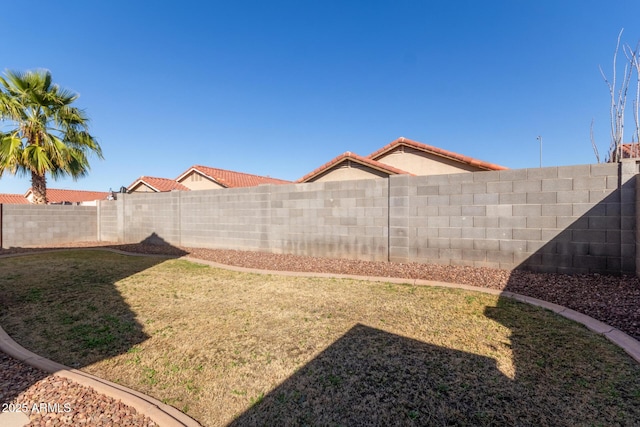 view of yard featuring a fenced backyard