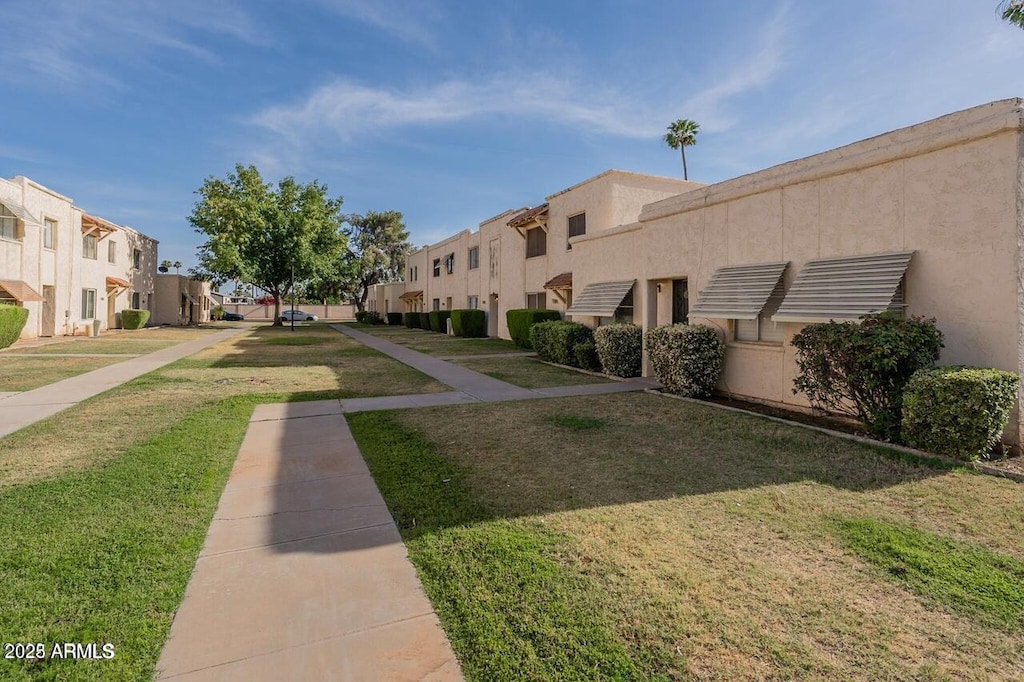 5703 N 43rd Ln, Glendale, AZ 85301 - surrounding community featuring a residential view and a yard