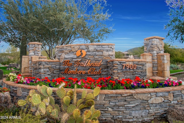 community sign featuring a mountain view