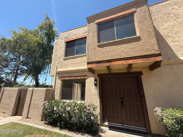 view of front of property with stucco siding