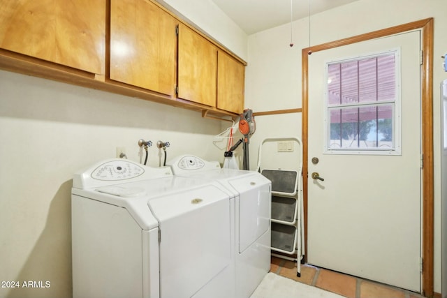 laundry area featuring light tile patterned floors, cabinets, and independent washer and dryer