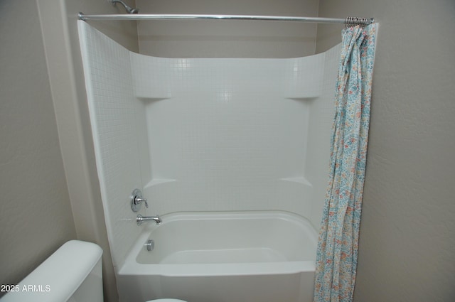 2150 W Alameda Rd Unit 1109, Phoenix, AZ 85085 - full bathroom featuring toilet, a textured wall, and shower / bath combination with curtain