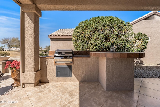 view of patio featuring a grill and an outdoor kitchen