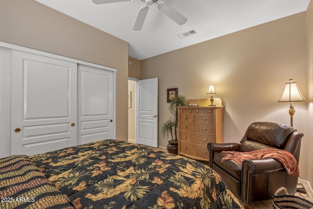 bedroom featuring a ceiling fan, baseboards, visible vents, and a closet