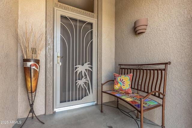 view of exterior entry featuring stucco siding