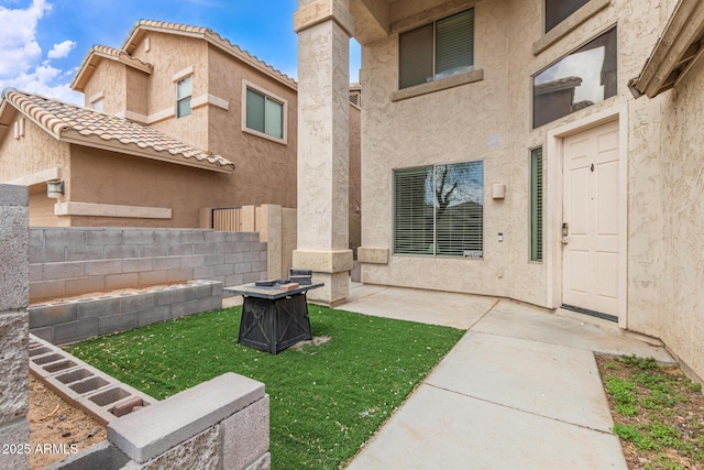 view of yard featuring a patio