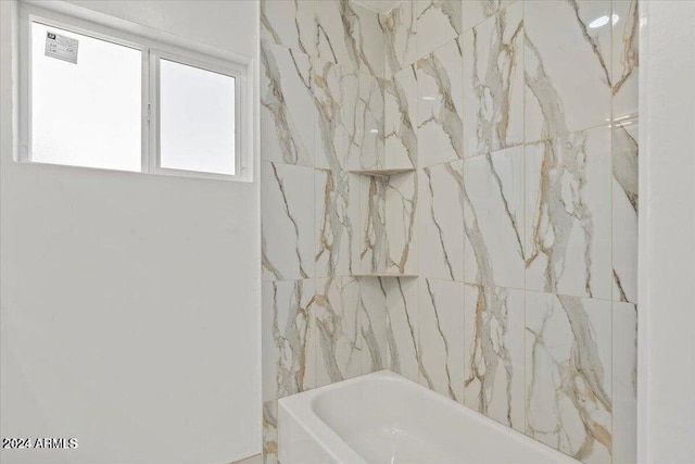 bathroom featuring tiled shower / bath combo