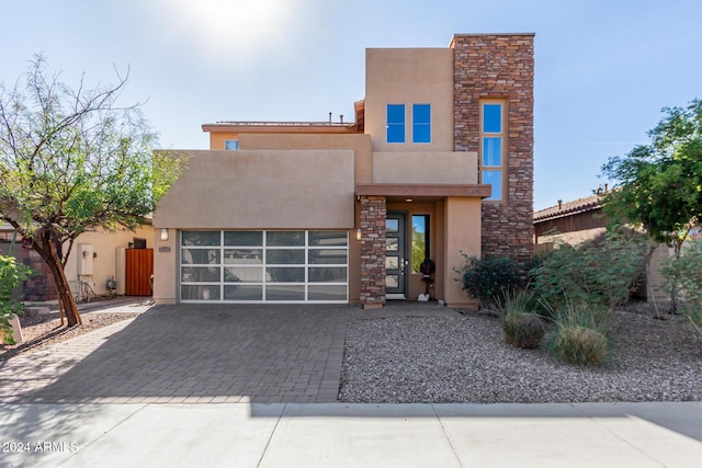 view of front facade featuring a garage