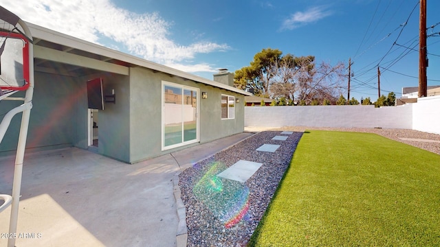 view of yard featuring a patio