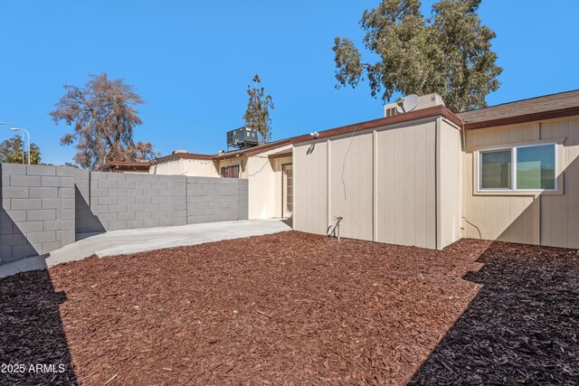 3646 N 69th Ave Unit 55, Phoenix, AZ 85033 - view of yard featuring a patio area and a fenced backyard