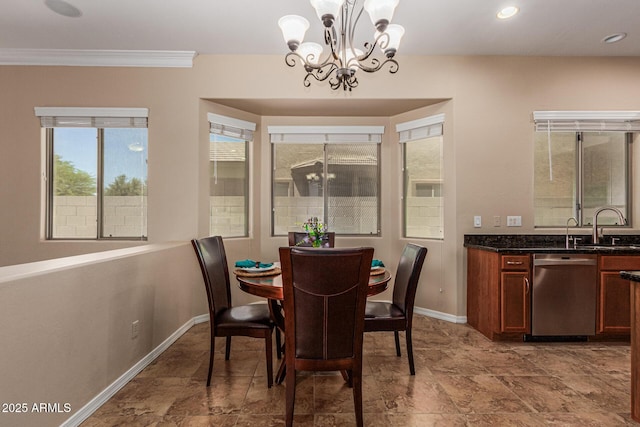 dining area featuring ornamental molding, recessed lighting, a notable chandelier, and baseboards