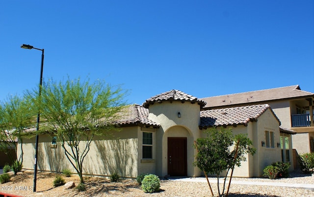 view of mediterranean / spanish-style home