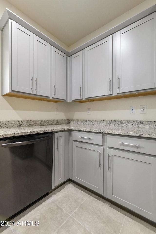 laundry room featuring light tile patterned floors