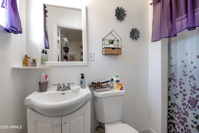 706 E Roosevelt Ave, Buckeye, AZ 85326 - full bath featuring toilet, vanity, and curtained shower