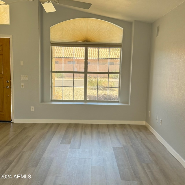 unfurnished room featuring wood-type flooring and ceiling fan