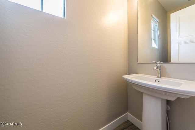 bathroom featuring sink