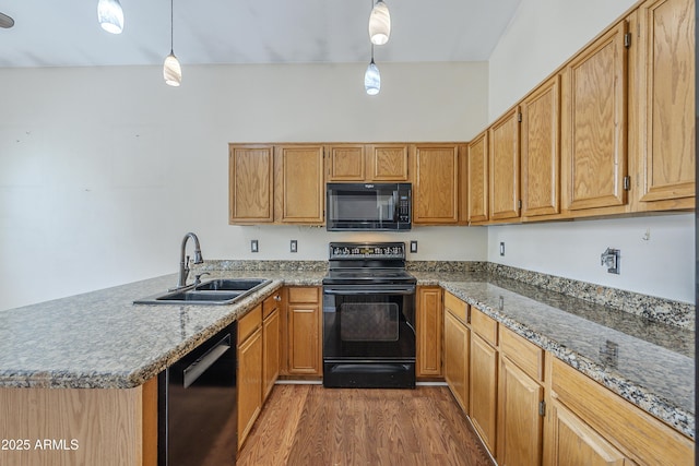 533 N Cobblestone St, Gilbert, AZ 85234 - kitchen featuring black appliances, a sink, dark wood-type flooring, a peninsula, and pendant lighting