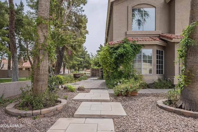 533 N Cobblestone St, Gilbert, AZ 85234 - view of yard with a patio area