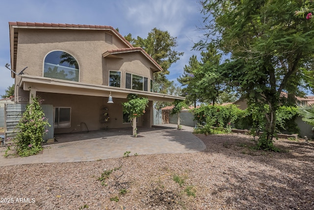 533 N Cobblestone St, Gilbert, AZ 85234 - view of front facade with stucco siding, a patio, a fenced backyard, and a tile roof