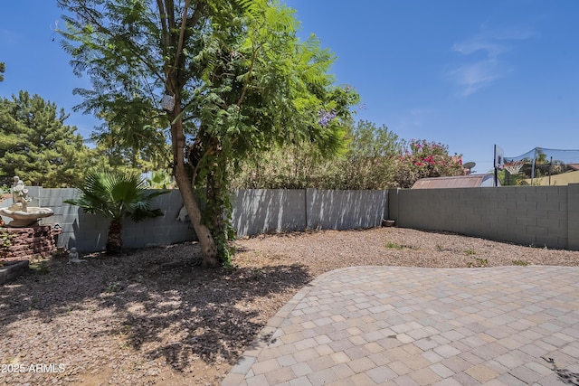 533 N Cobblestone St, Gilbert, AZ 85234 - fenced backyard with a patio area