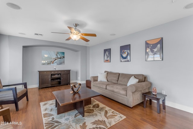 living room featuring light hardwood / wood-style floors and ceiling fan