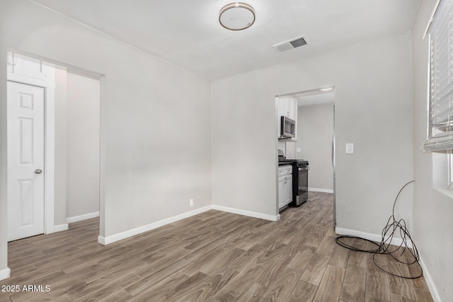 unfurnished room featuring light hardwood / wood-style flooring