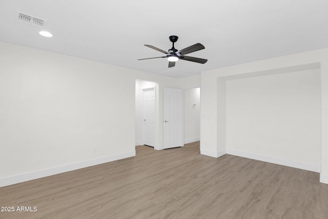 spare room with light wood finished floors, baseboards, visible vents, recessed lighting, and ceiling fan