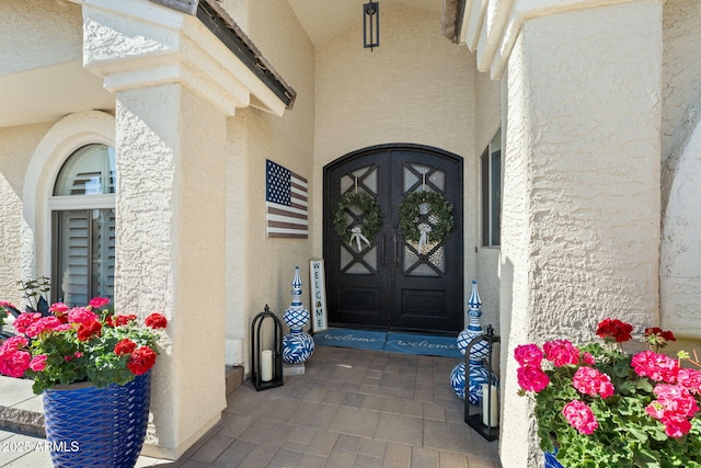 property entrance featuring stucco siding