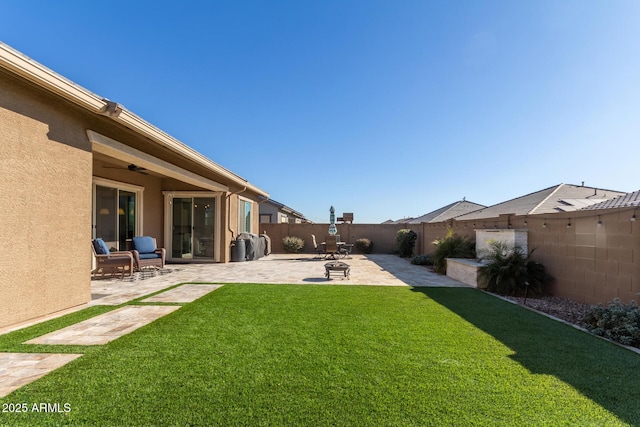 view of yard featuring a patio area