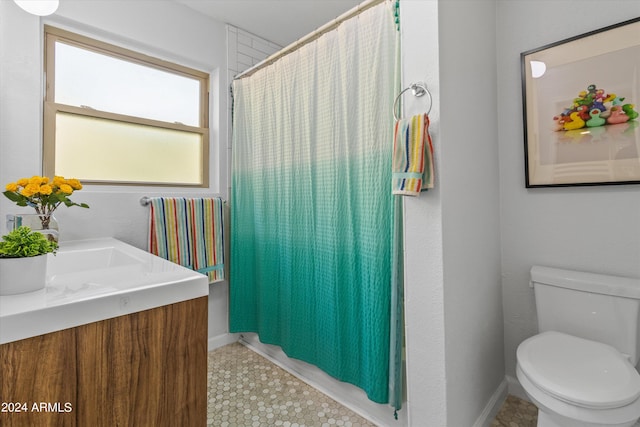 bathroom featuring a shower with curtain, vanity, and toilet