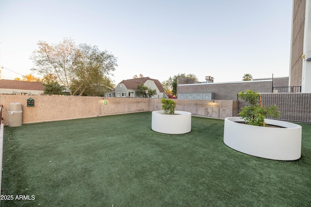 view of yard at dusk